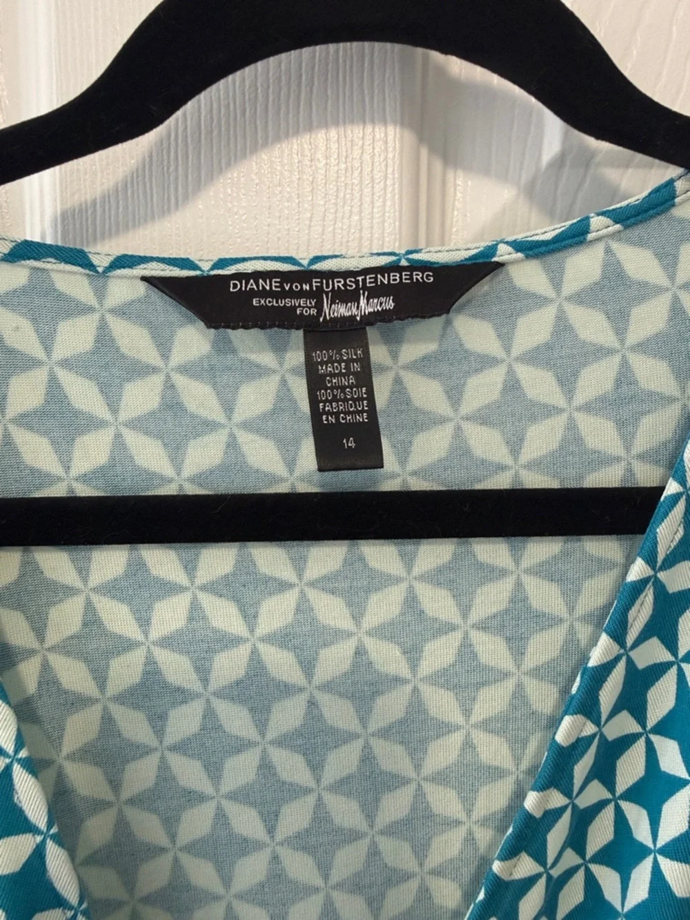 EUC DIANE VON FURSTENBERG TURQUOISE WRAP DRESS WITH TIE WAIST SIZE 14 - Picture 2 of 2